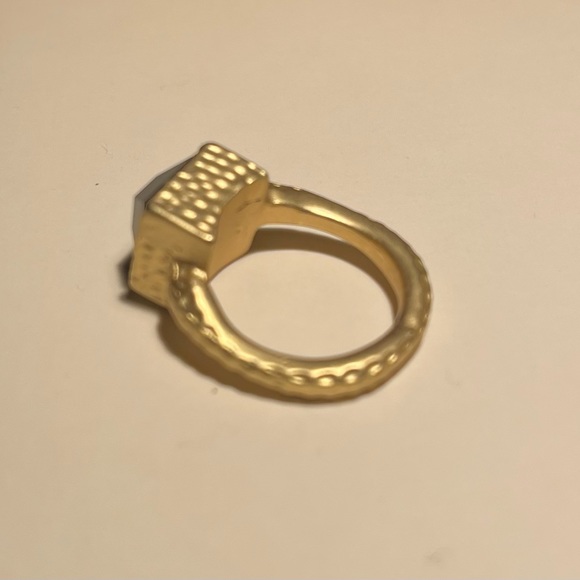 hammered gold tone ring size 7 - Picture 4 of 4
